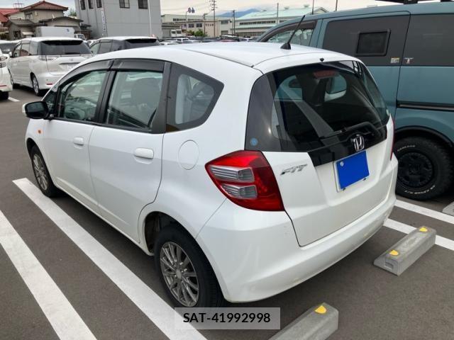 Honda FIT 2010-09 7784898-4