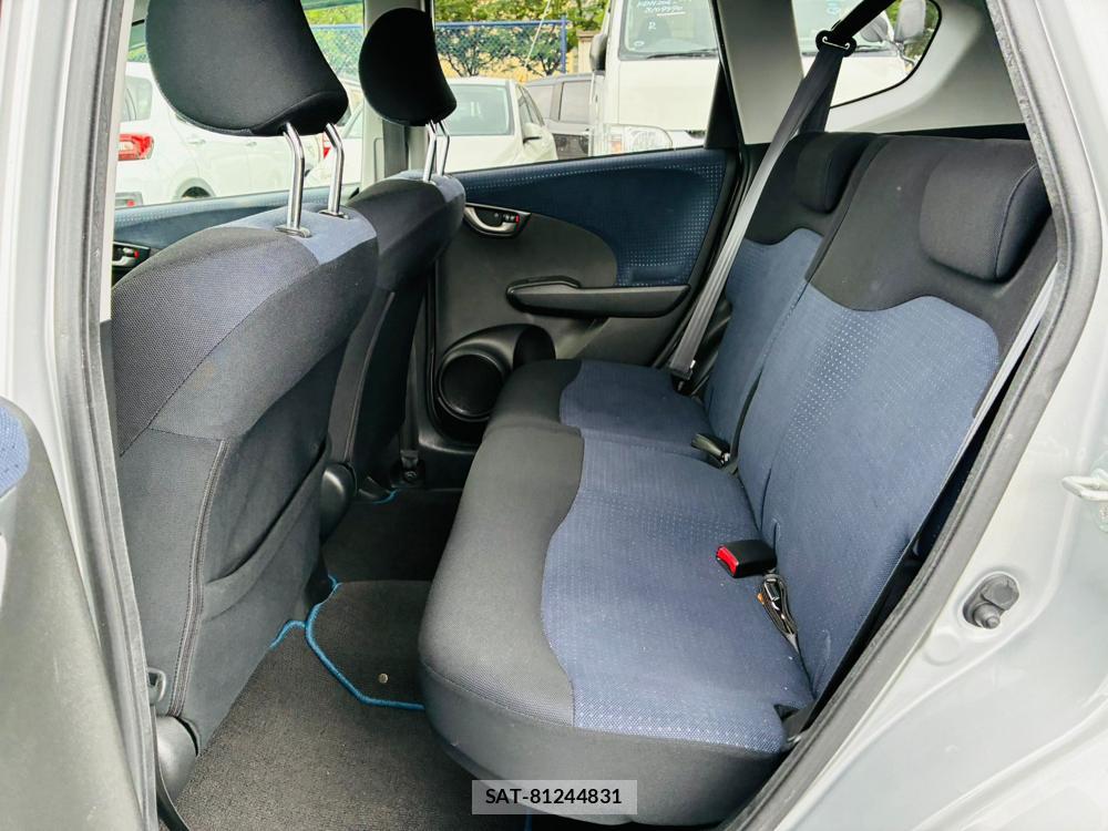 Honda FIT 2010-09 7738871-9