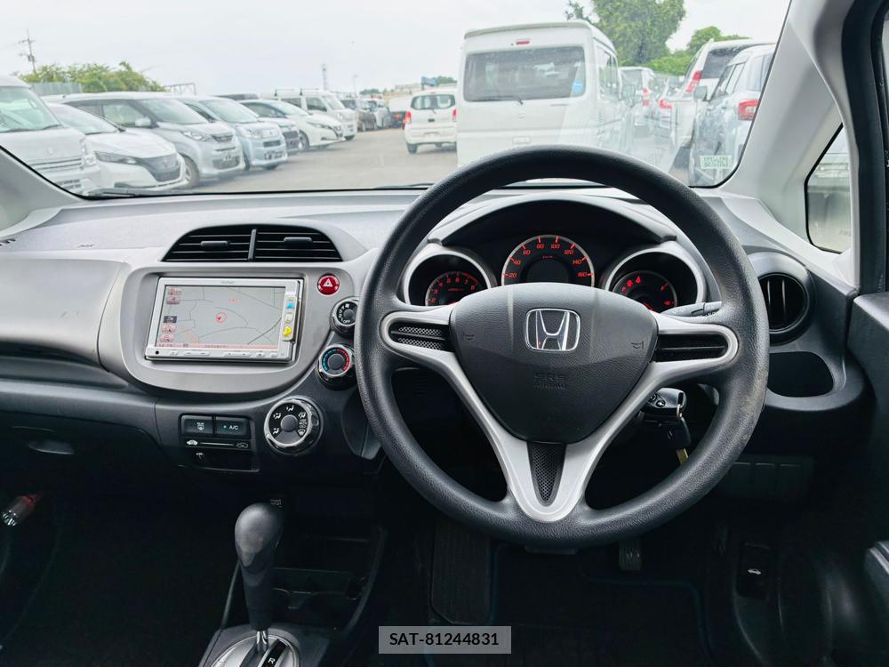 Honda FIT 2010-09 7738871-13