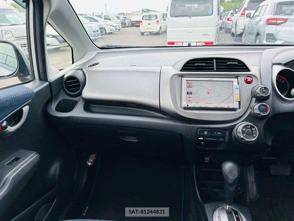 Honda FIT 2010-09 7738871-17