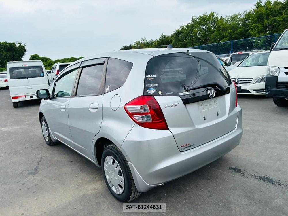 Honda FIT 2010-09 7738871-2