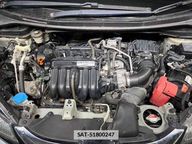 Honda FIT 2016-03 7876446-17