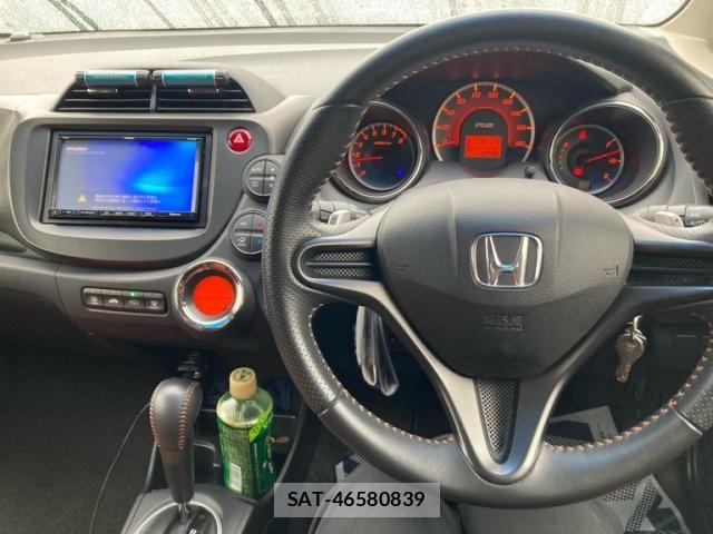 Honda FIT 2011-12 7876452-17
