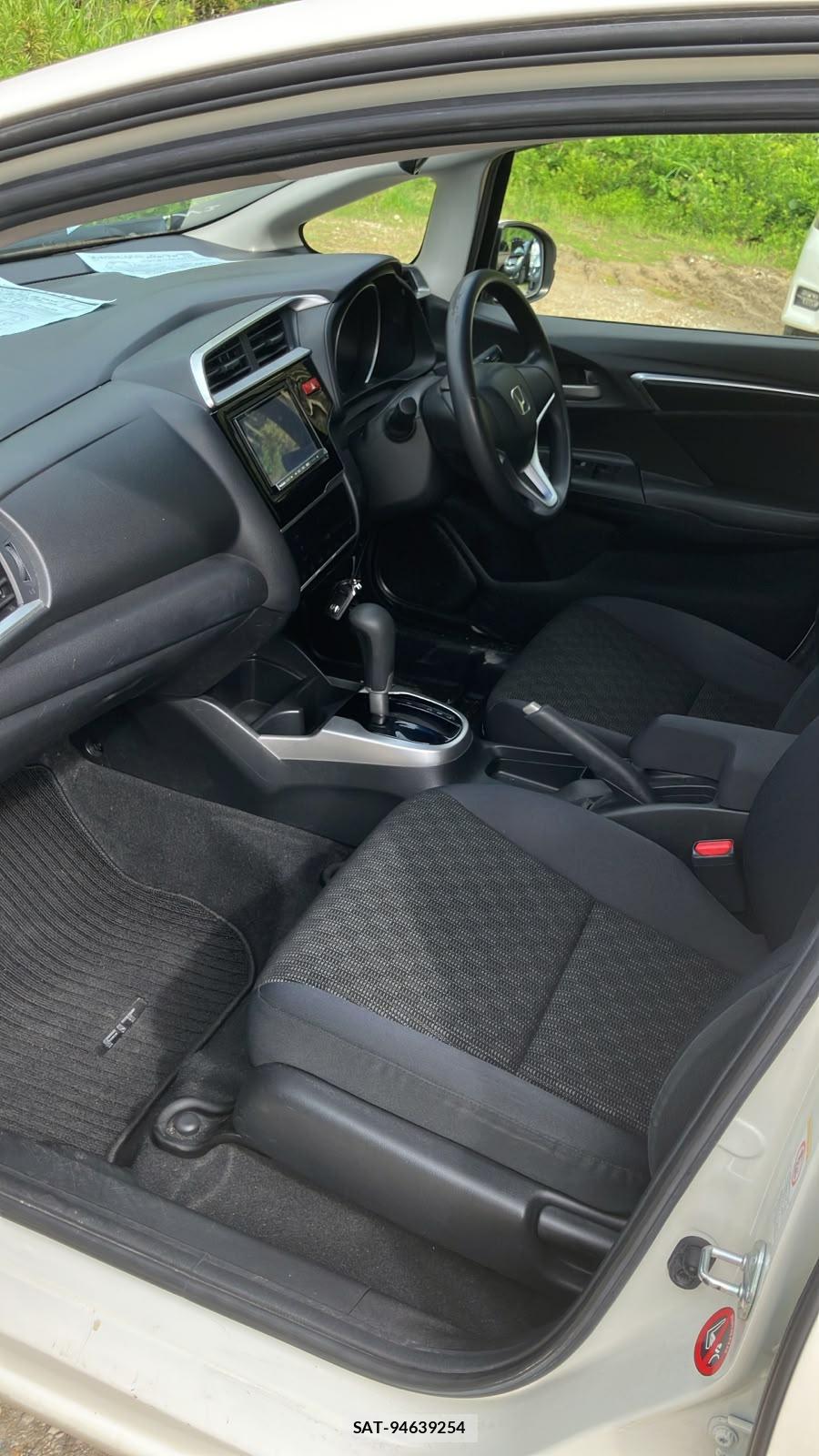 Honda FIT 2014-01 7831352-10