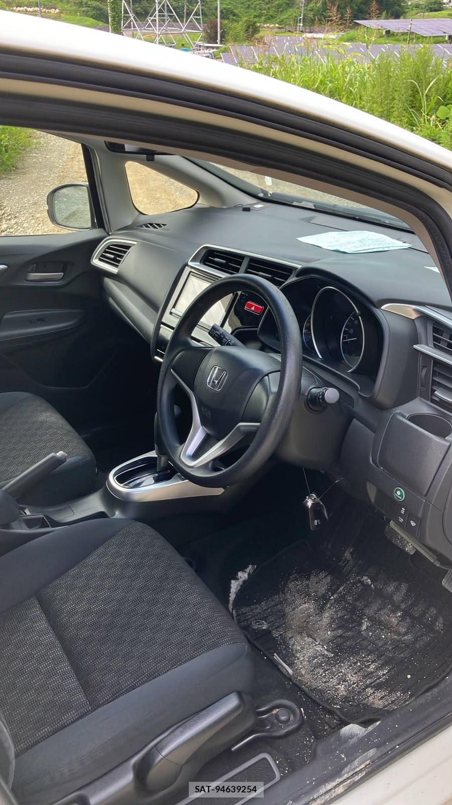 Honda FIT 2014-01 7831352-11