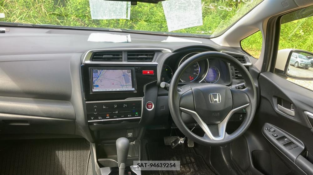 Honda FIT 2014-01 7831352-12