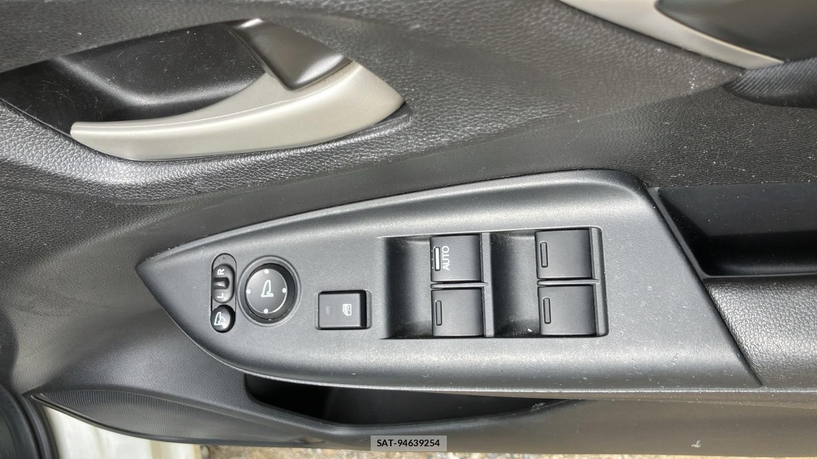 Honda FIT 2014-01 7831352-16