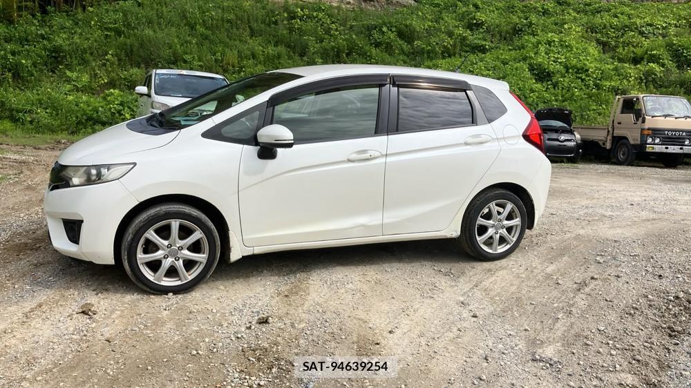 Honda FIT 2014-01 7831352-1