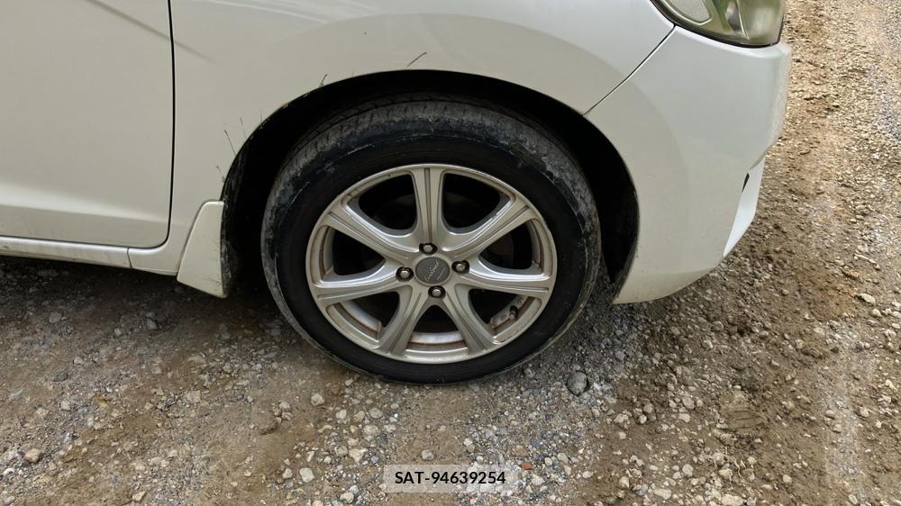 Honda FIT 2014-01 7831352-22