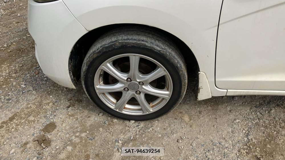 Honda FIT 2014-01 7831352-23