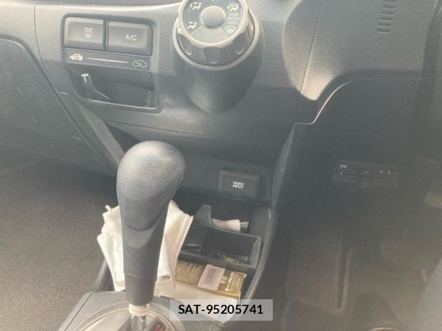 Honda FIT 2009-12 7961645-8