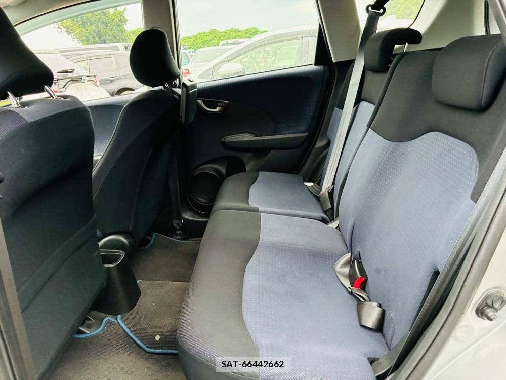 Honda FIT 2010-09 7746819-9
