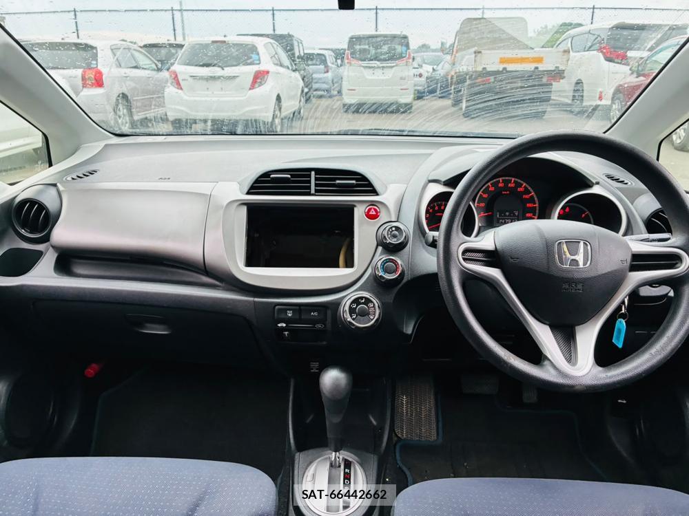Honda FIT 2010-09 7746819-12