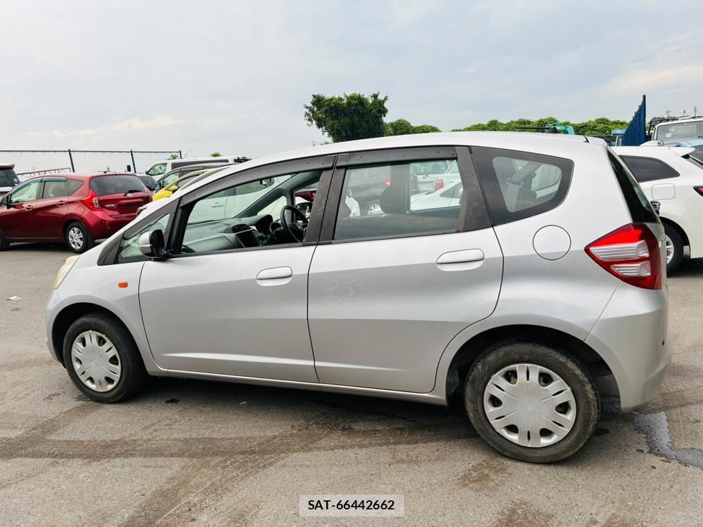Honda FIT 2010-09 7746819-1
