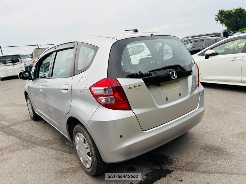 Honda FIT 2010-09 7746819-2