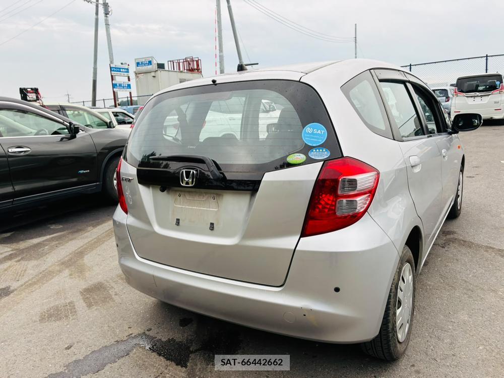 Honda FIT 2010-09 7746819-4