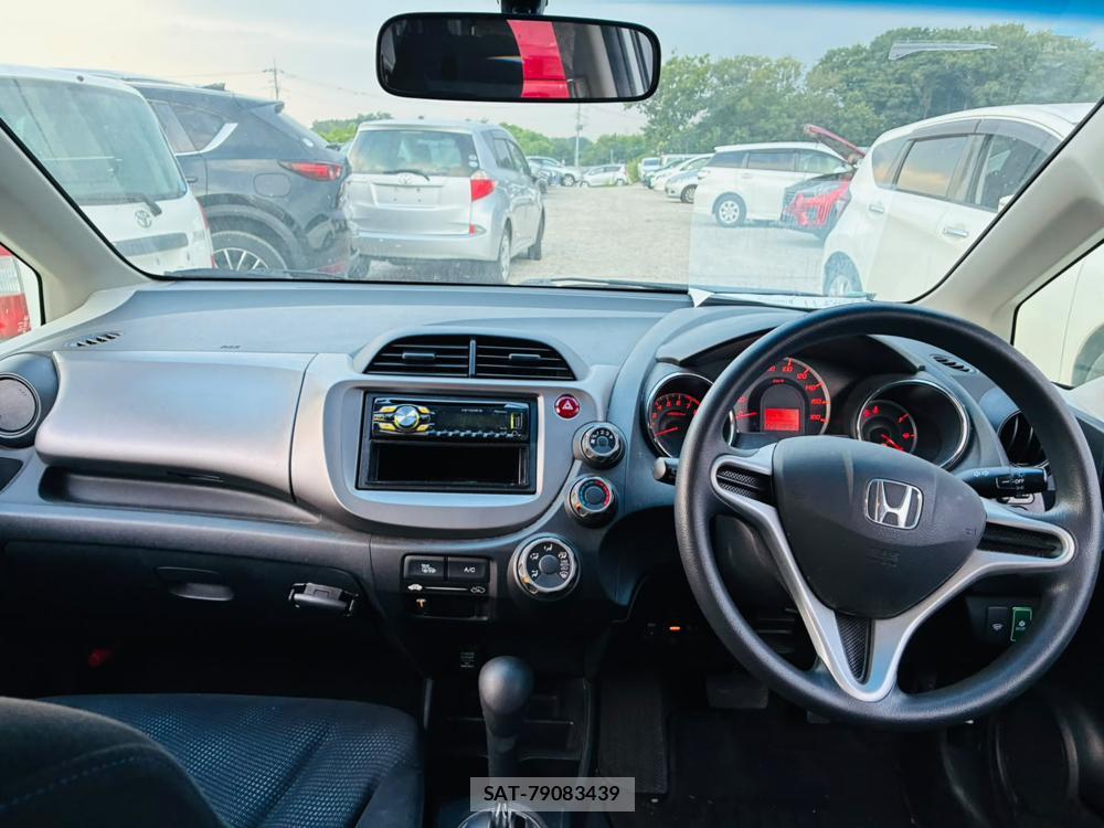 Honda FIT 2012-03 7957954-12