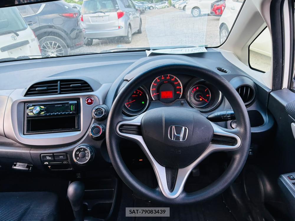 Honda FIT 2012-03 7957954-13