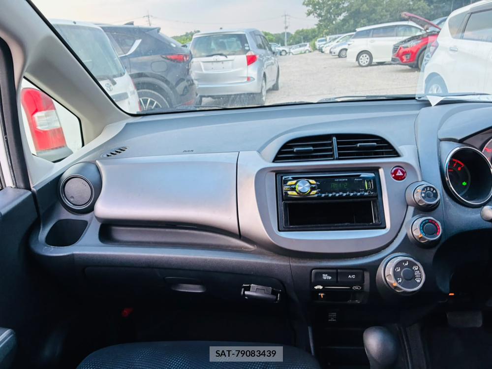Honda FIT 2012-03 7957954-16