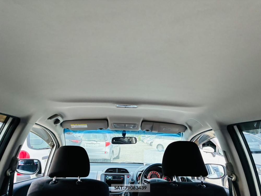 Honda FIT 2012-03 7957954-18
