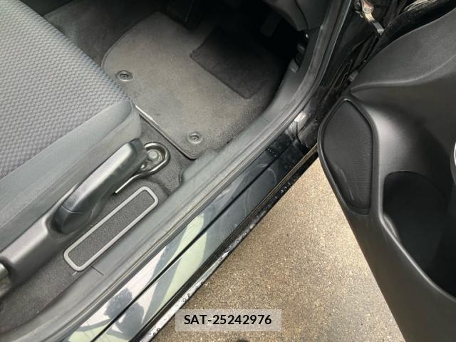 Honda FIT 2017-09 8073755-13