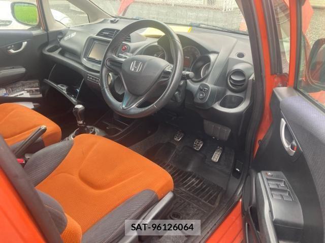 Honda FIT 2010-12 8073757-9