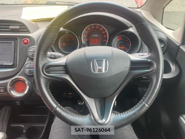 Honda FIT 2010-12 8073757-11