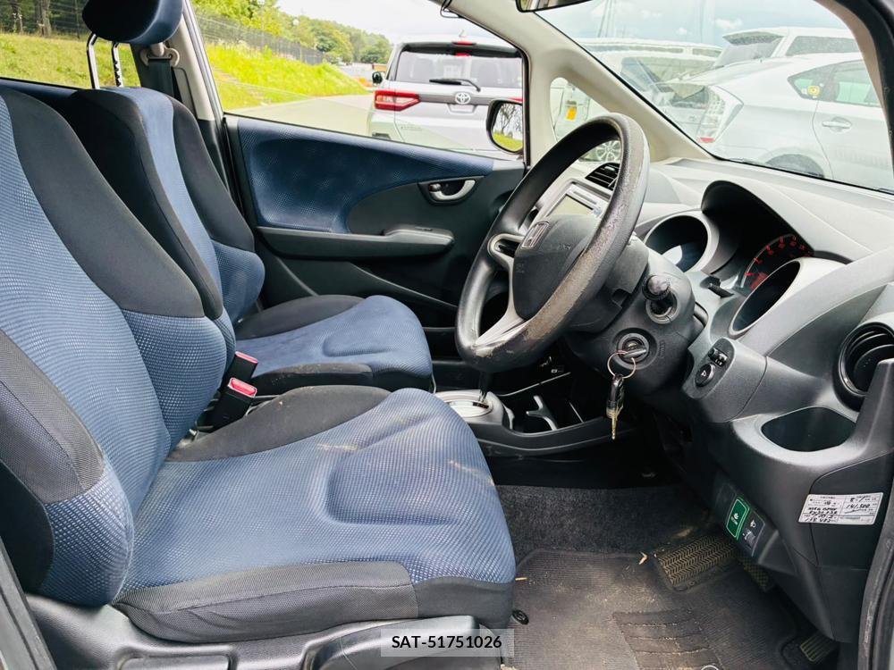 Honda FIT 2012-05 8056362-11