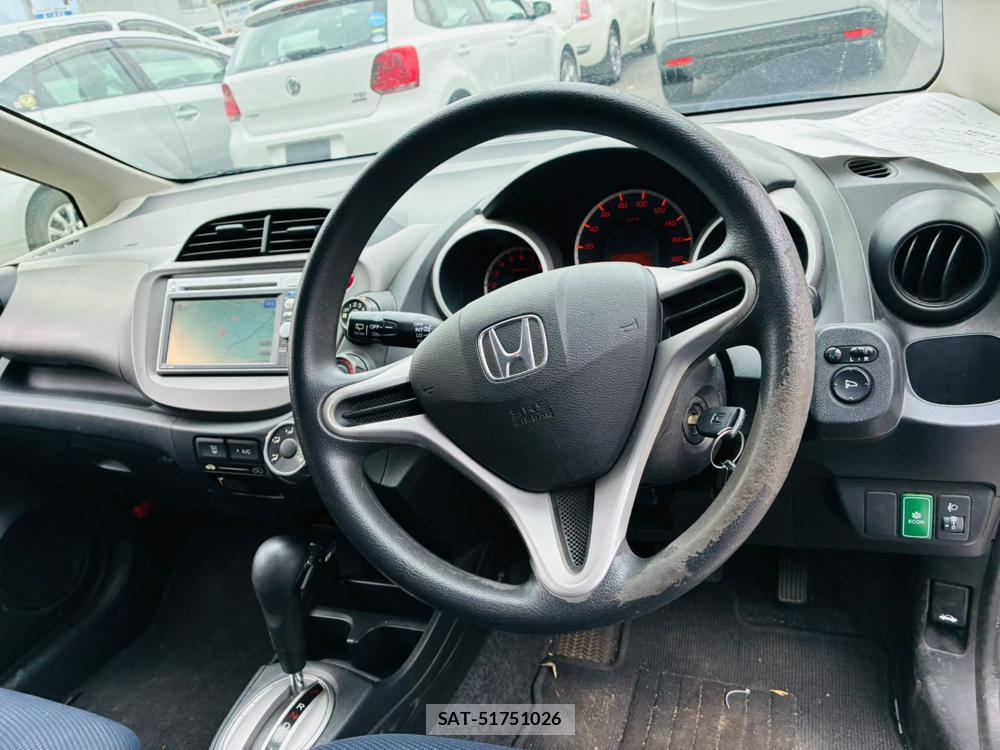 Honda FIT 2012-05 8056362-13