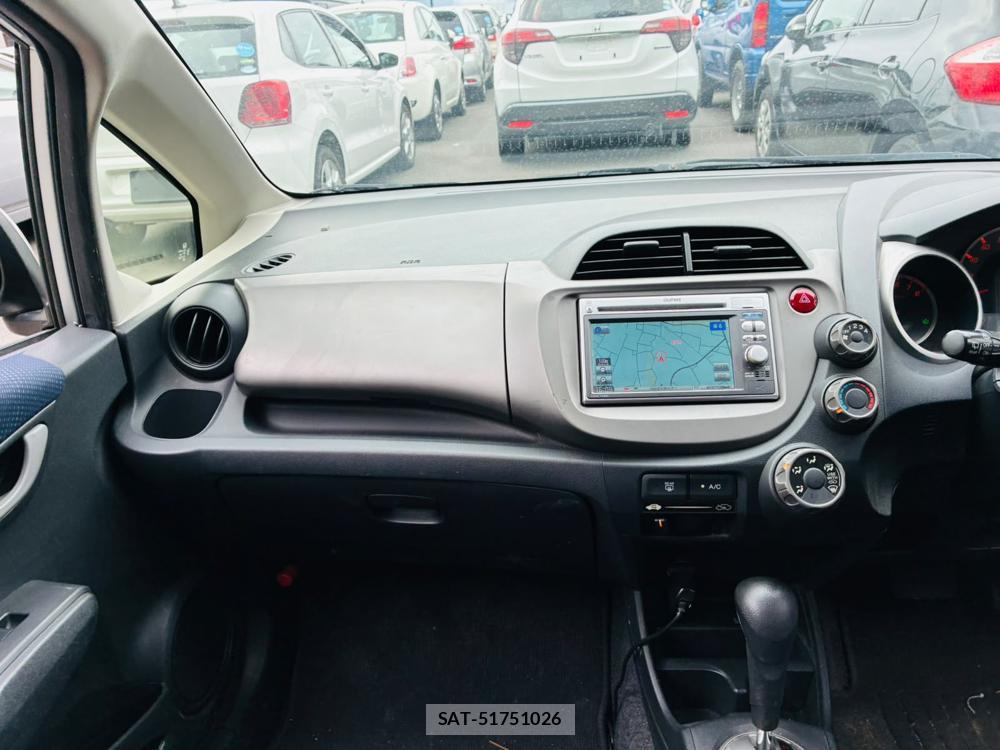 Honda FIT 2012-05 8056362-18