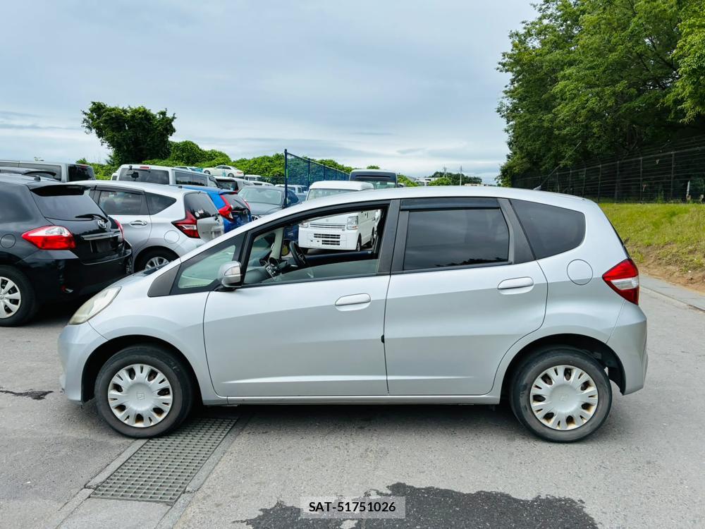 Honda FIT 2012-05 8056362-1