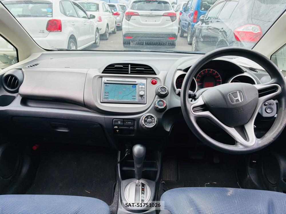 Honda FIT 2012-05 8056362-23