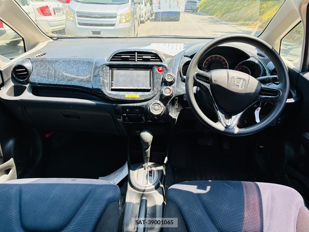 Honda FIT 2011-04 7738936-12