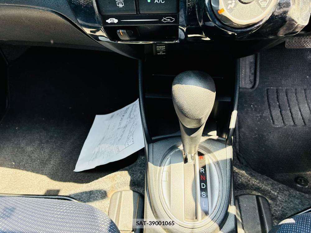 Honda FIT 2011-04 7738936-19