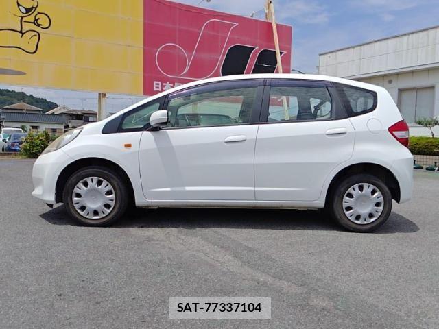 Honda FIT 2014-04 8099145-11