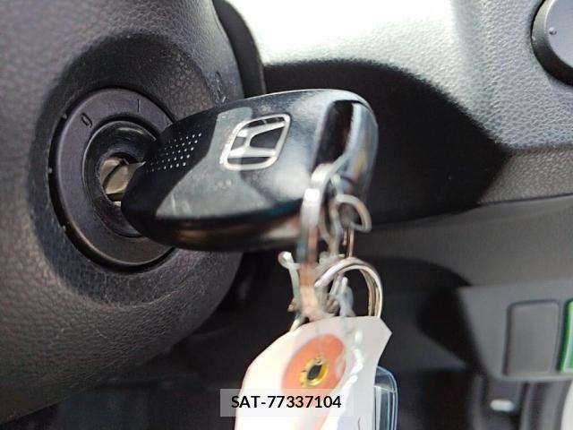 Honda FIT 2014-04 8099145-12