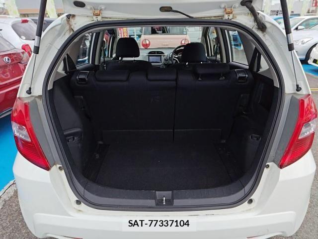 Honda FIT 2014-04 8099145-21