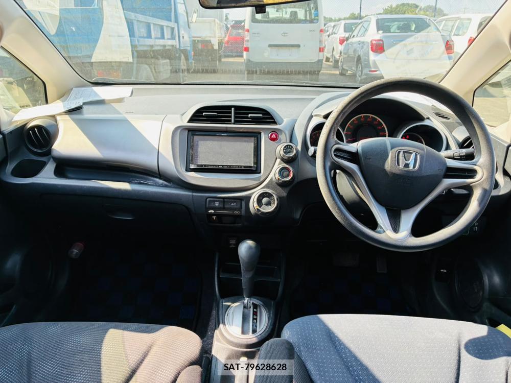 Honda FIT 2012-06 7970702-12
