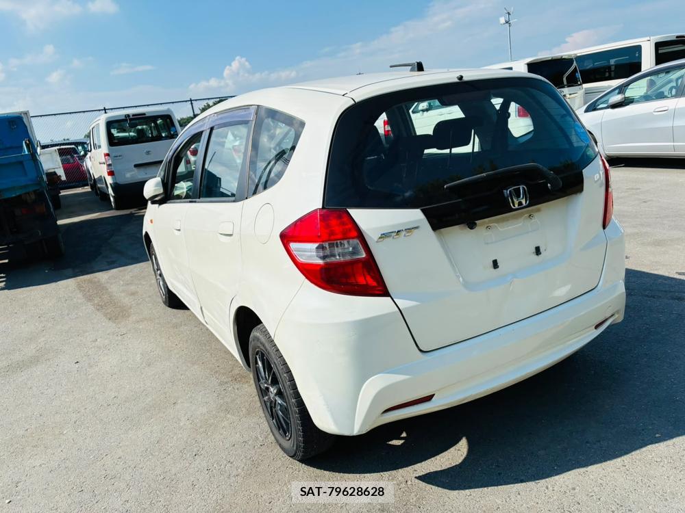 Honda FIT 2012-06 7970702-2