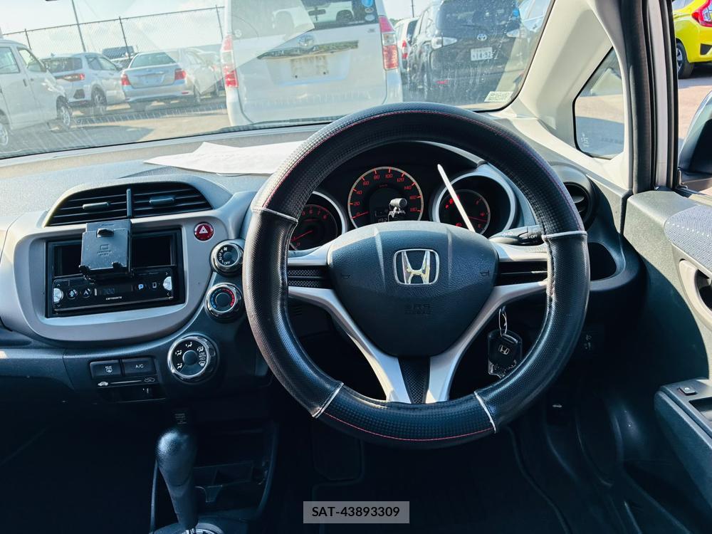 Honda FIT 2009-10 8032640-13