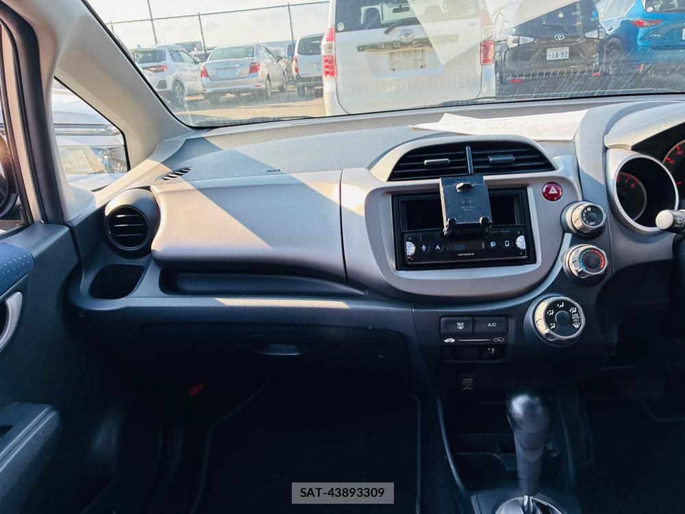 Honda FIT 2009-10 8032640-17
