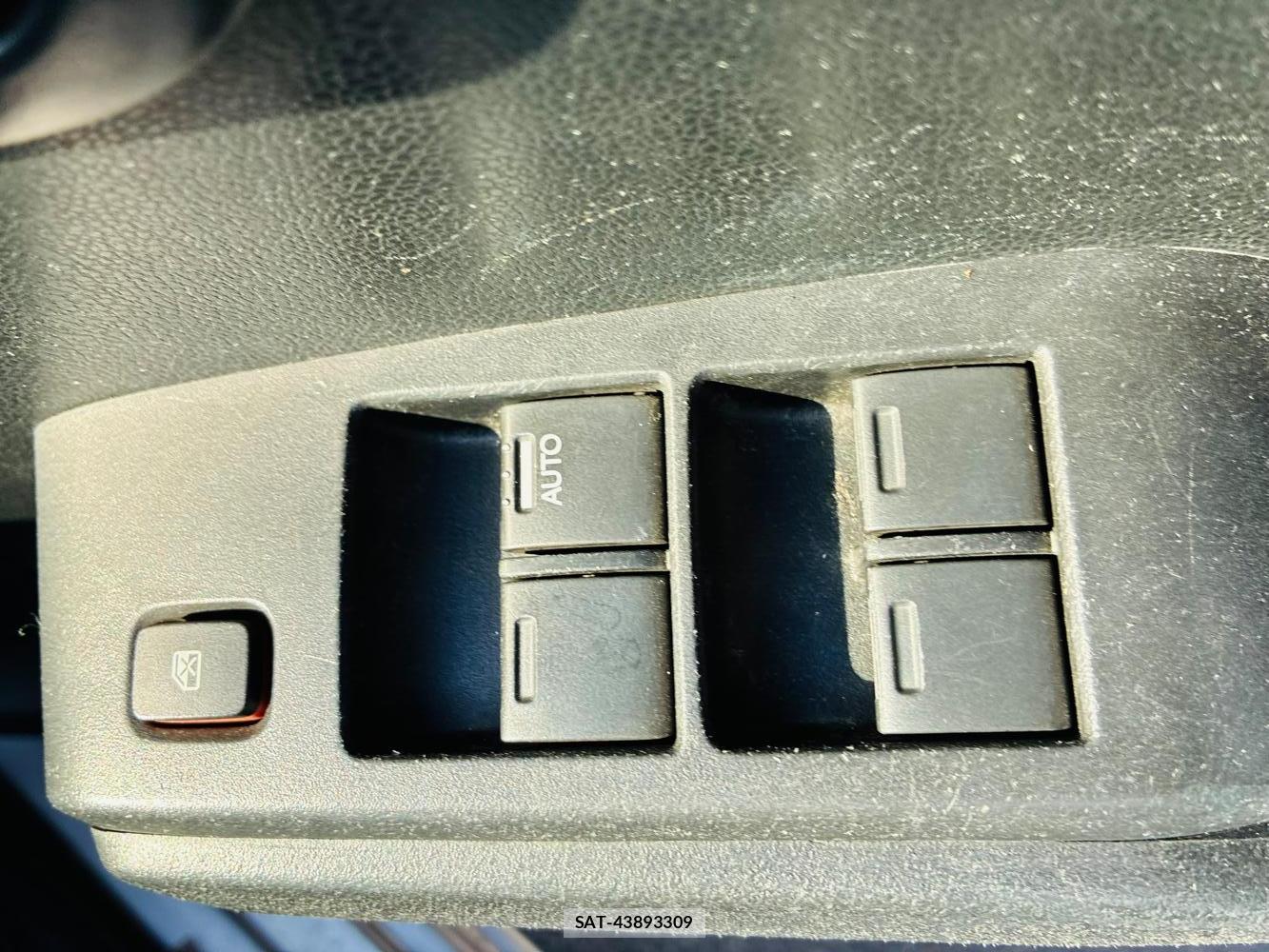 Honda FIT 2009-10 8032640-21