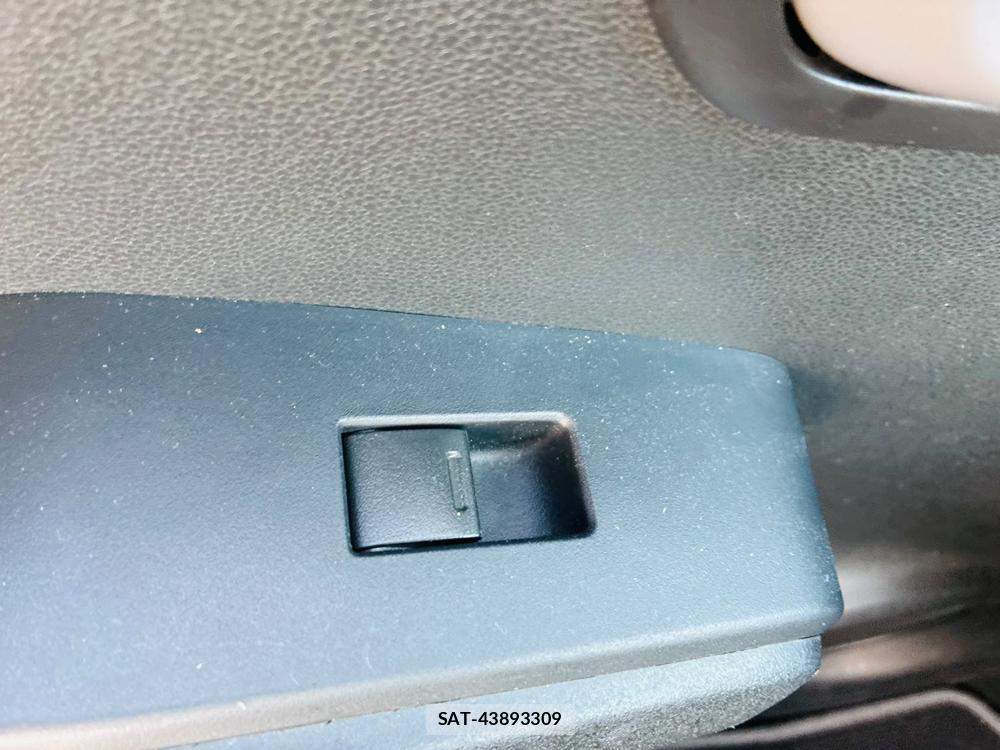 Honda FIT 2009-10 8032640-23