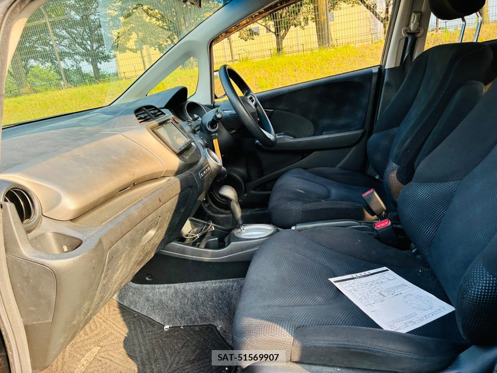 Honda FIT 2013-07 7927686-10
