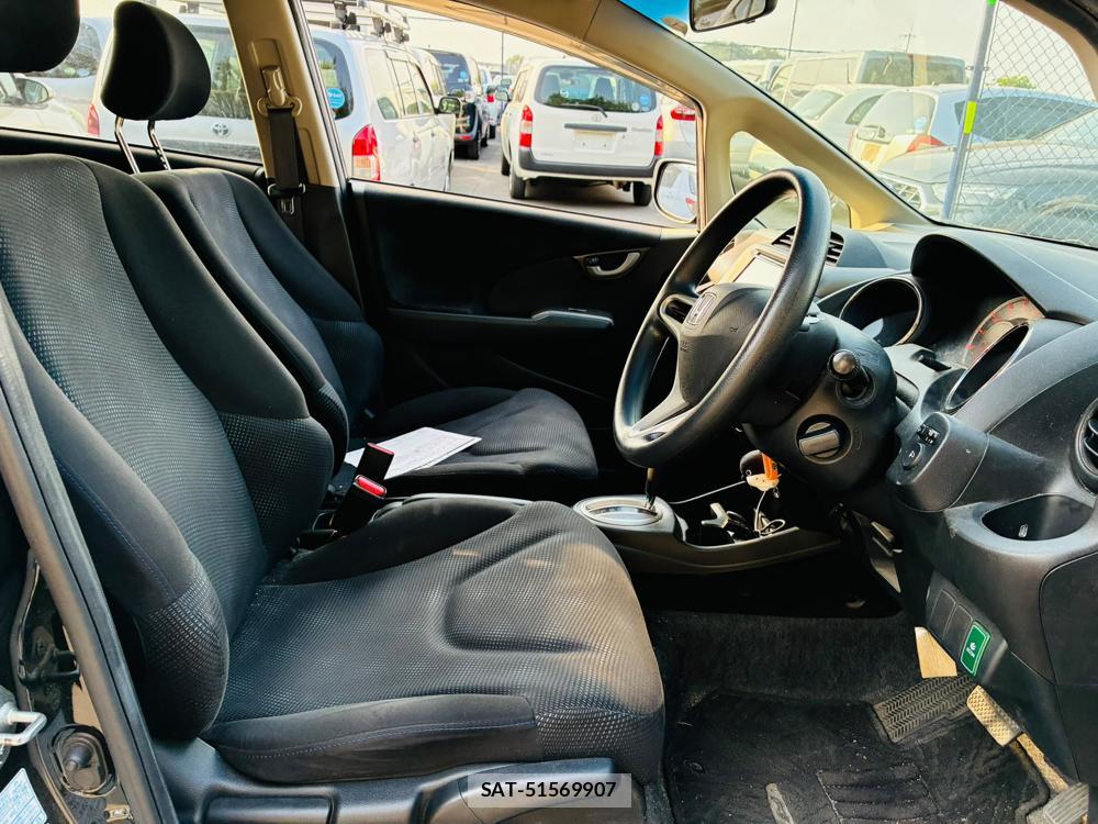 Honda FIT 2013-07 7927686-11