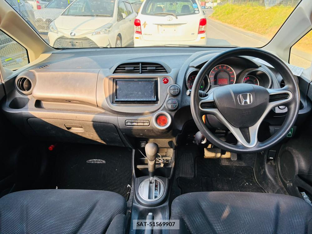 Honda FIT 2013-07 7927686-12