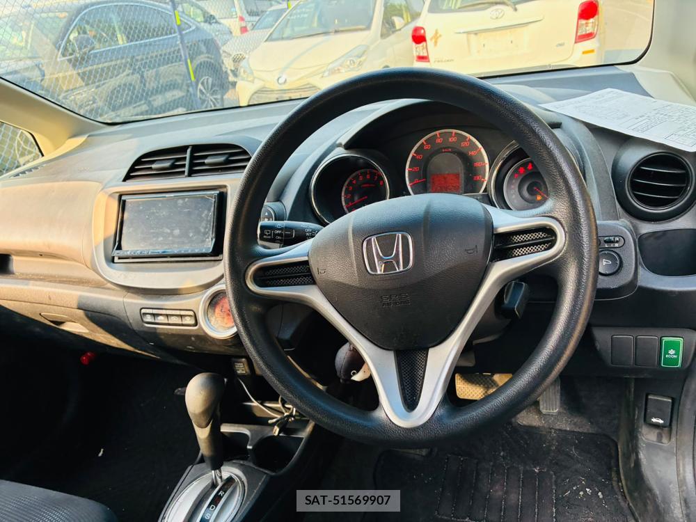 Honda FIT 2013-07 7927686-14