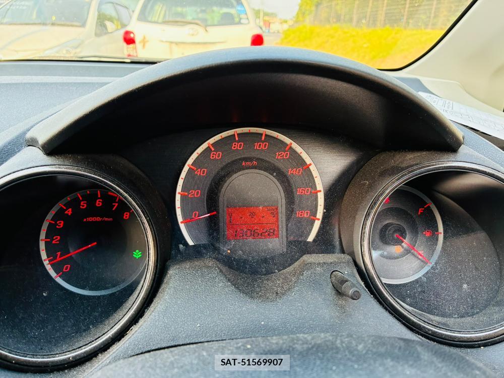 Honda FIT 2013-07 7927686-15