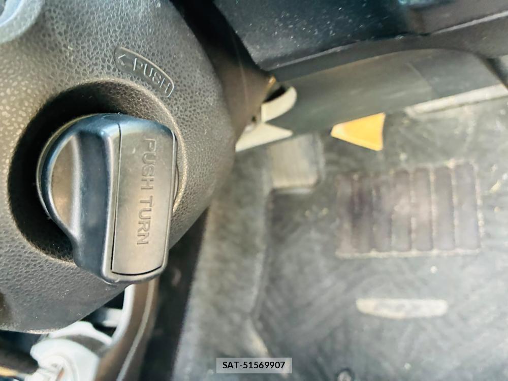 Honda FIT 2013-07 7927686-16