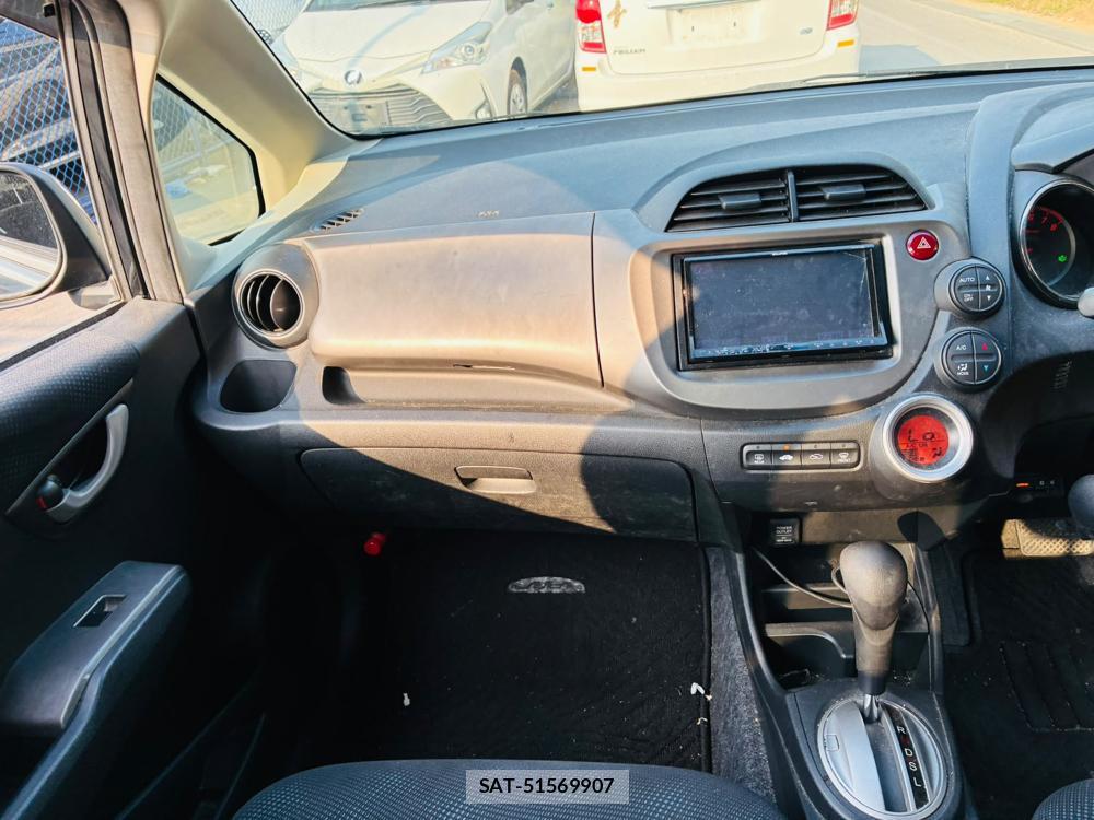 Honda FIT 2013-07 7927686-17
